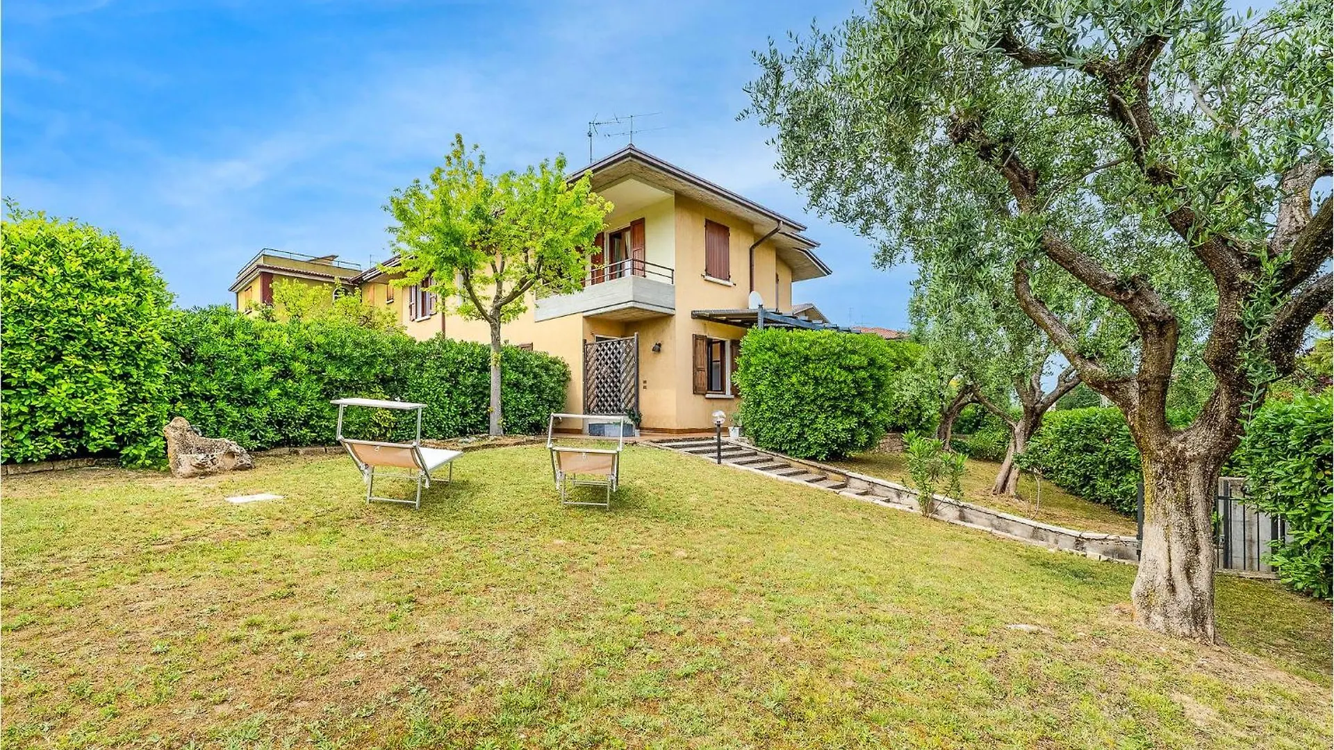 3 Bedroom Amazing Home In Desenzano Del Garda location